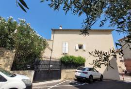 Superb Charming House Renovated With High-End Materials, 230 M2 Of Living Space On 510 M2 Of Enclosed Land With A Swimming Pool.