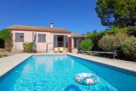 Single Storey Villa With Main Residence And Gite, On A Landscaped Plot Of 599 M2 With Pool.