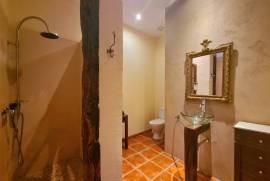 Beautiful Domain With Main House, Guest House, Reception Room And Annexes On 32888 M2 Of Land With Views Great Potential