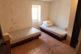 Atypical Village House With 60 M2 Of Living Space In Need Of Modernisation, Close To The River Beaches.