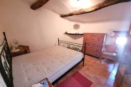 Atypical Village House With 60 M2 Of Living Space In Need Of Modernisation, Close To The River Beaches.