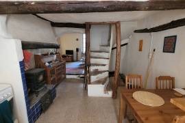 Atypical Village House With 60 M2 Of Living Space In Need Of Modernisation, Close To The River Beaches.