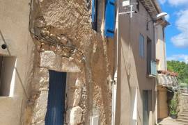 Atypical Village House With 60 M2 Of Living Space In Need Of Modernisation, Close To The River Beaches.