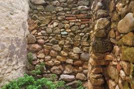 Atypical Village House With 60 M2 Of Living Space In Need Of Modernisation, Close To The River Beaches.