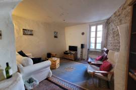 Atypical Village House With 60 M2 Of Living Space In Need Of Modernisation, Close To The River Beaches.