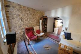 Atypical Village House With 60 M2 Of Living Space In Need Of Modernisation, Close To The River Beaches.