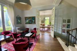 Mansion House with Guest House and Pool