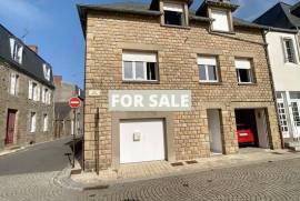 Town House Divided into Two Apartments