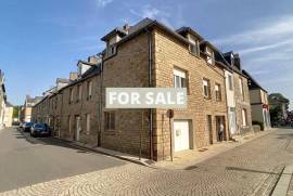 Town House Divided into Two Apartments