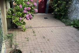 Town House with Courtyard Garden