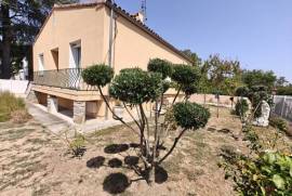 Detached Villa With Garden And Garage