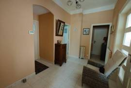 Detached Villa With Garden And Garage