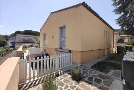 Detached Villa With Garden And Garage