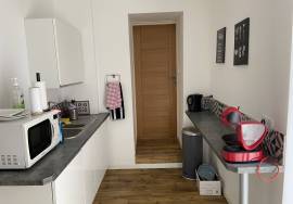 Building in Heart of Town with 3 Bedroom Apartment