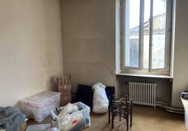 Building in Heart of Town with 3 Bedroom Apartment