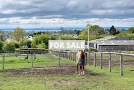 Equestrian Property with Facilities by the Coast