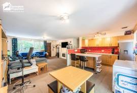 3 bedroom, Semi-detached bungalow for sale