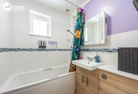 3 bedroom, Semi-detached bungalow for sale