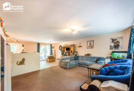 3 bedroom, Semi-detached bungalow for sale