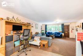 3 bedroom, Semi-detached bungalow for sale