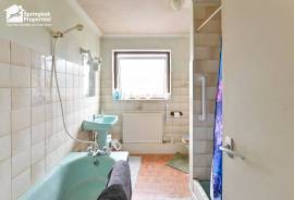 4 bedroom, Semi-detached house for sale