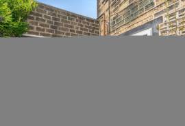 3 bedroom, Semi-detached house for sale