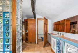 3 bedroom, Semi-detached house for sale