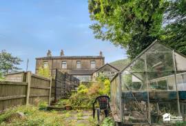 3 bedroom, Semi-detached house for sale