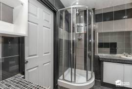 3 bedroom, Semi-detached house for sale