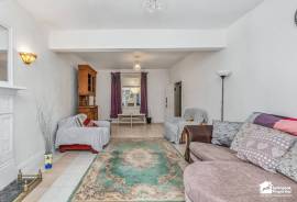 3 bedroom, Semi-detached house for sale