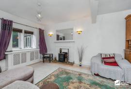 3 bedroom, Semi-detached house for sale