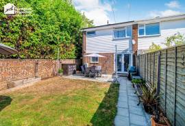 3 bedroom, Semi-detached house for sale