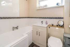 3 bedroom, Semi-detached house for sale