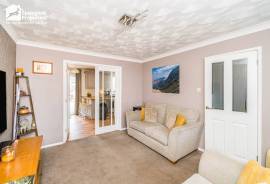 3 bedroom, Semi-detached house for sale
