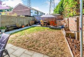3 bedroom, Semi-detached house for sale