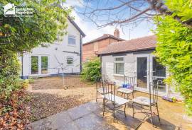 3 bedroom, Detached house for sale
