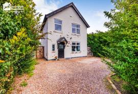 3 bedroom, Detached house for sale