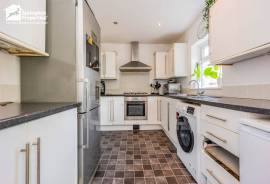 3 bedroom, Detached house for sale