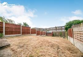 3 bedroom, Semi-detached house for sale