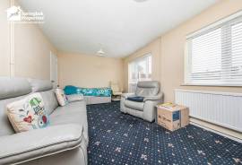 3 bedroom, Semi-detached house for sale