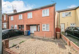 3 bedroom, Semi-detached house for sale