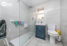 3 bedroom, Semi-detached house for sale