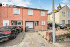 3 bedroom, Semi-detached house for sale