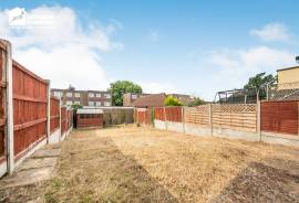 3 bedroom, Semi-detached house for sale