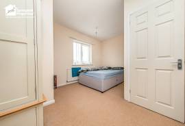 3 bedroom, Semi-detached house for sale