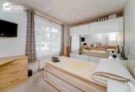 4 bedroom, Semi-detached bungalow for sale