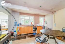 4 bedroom, Semi-detached bungalow for sale