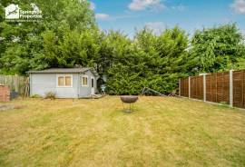 4 bedroom, Semi-detached bungalow for sale