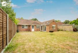 4 bedroom, Semi-detached bungalow for sale