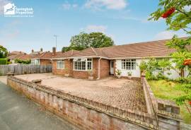 4 bedroom, Semi-detached bungalow for sale